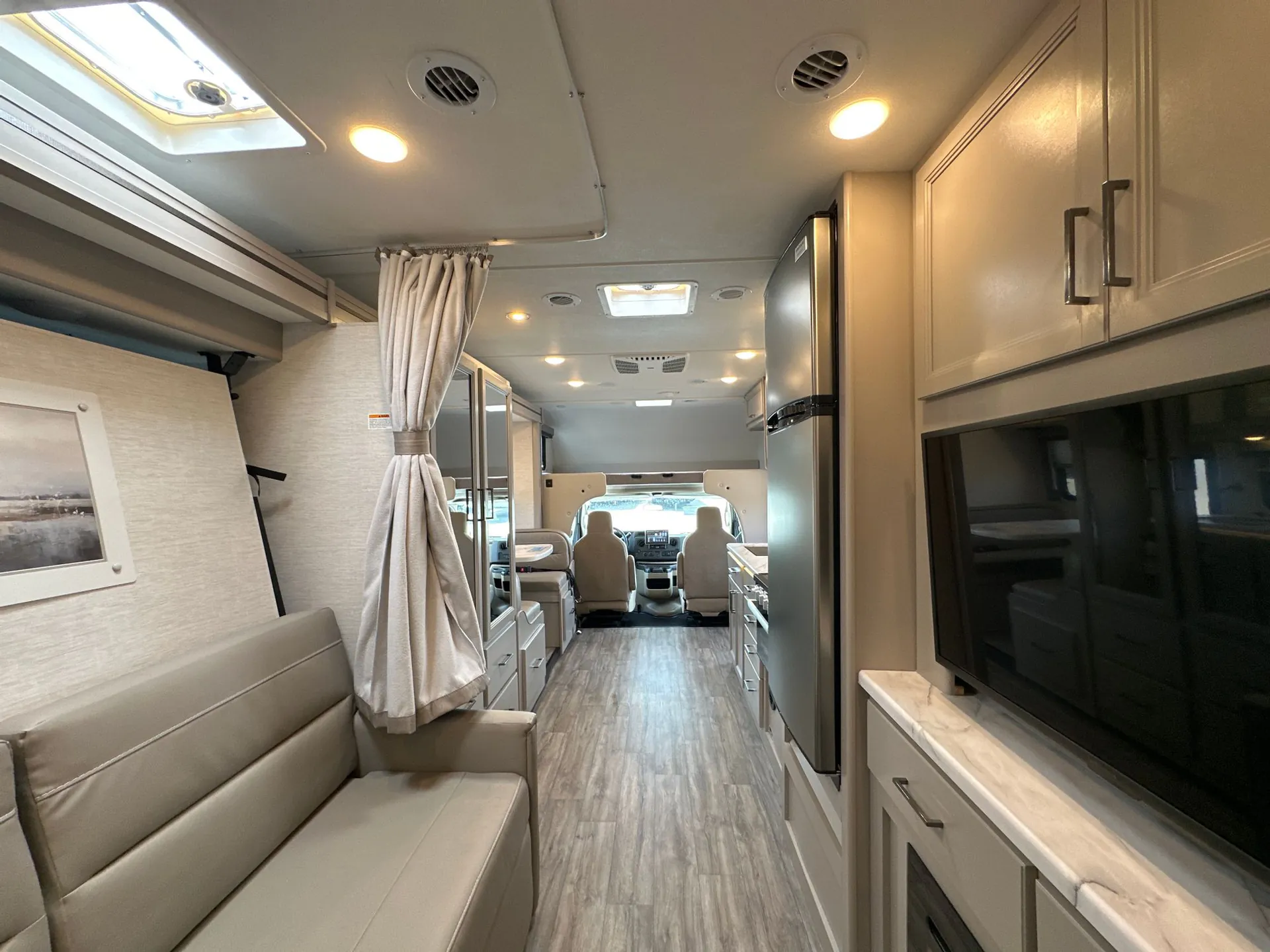 2025 Thor Motor Coach Coleman 27CL - Photo 3