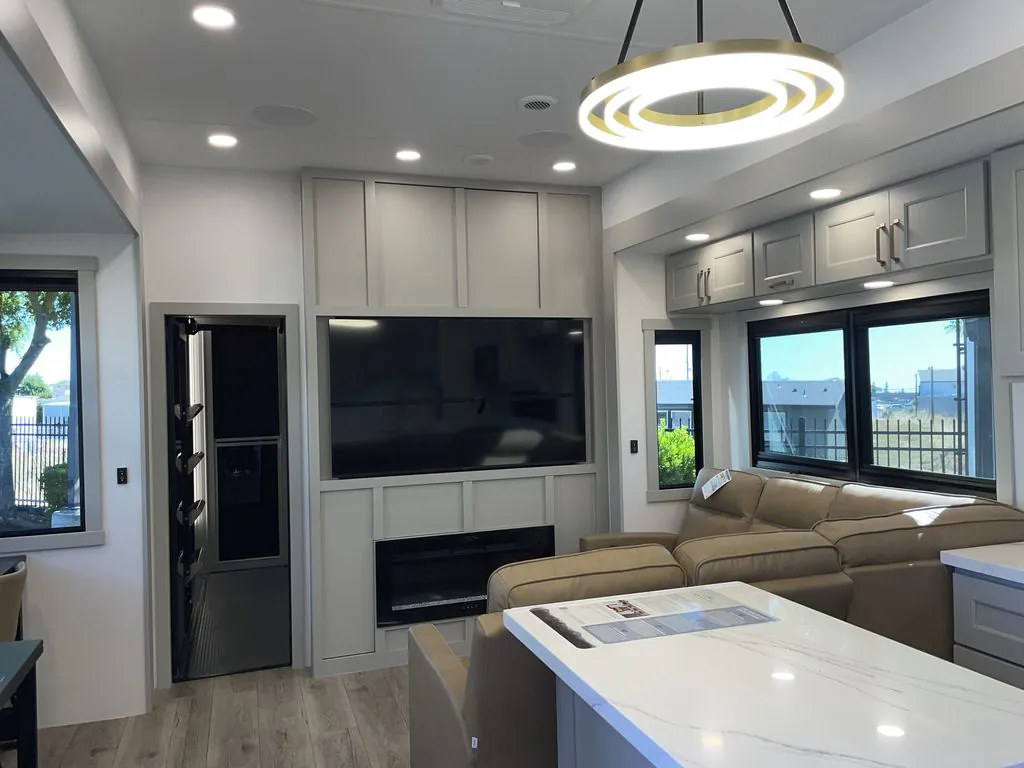 2026 Brinkley Model G 4150, Photos photo 3