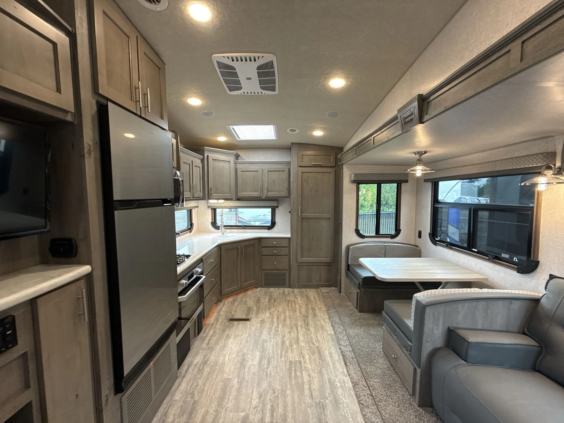 2024 Northwood Arctic Fox Grande Ronde 27-5L — living area main