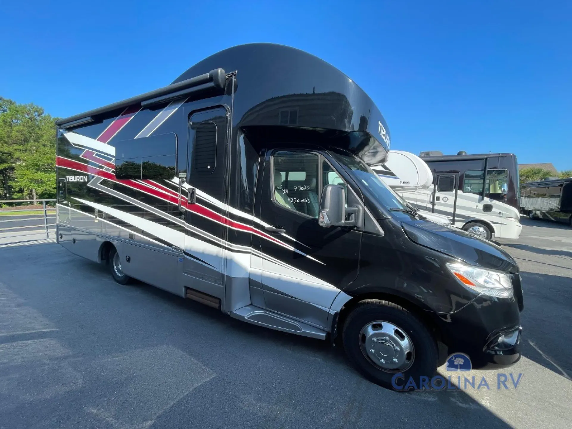 2024 Thor Motor Coach Tiburon 24FB - Photo 2