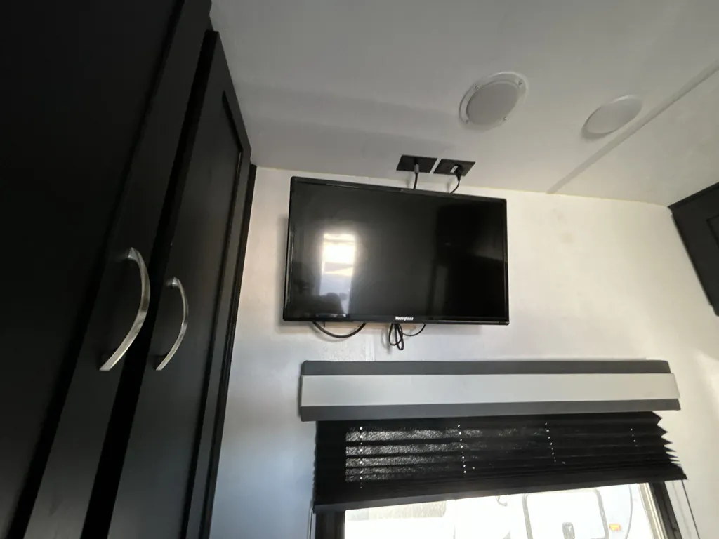 2023 Coachmen Freedom Express Ultra Lite 274RKS, Photos photo 38
