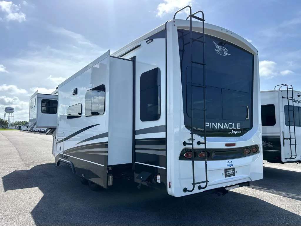 2027 Jayco Pinnacle 32RLTS - Photo 4