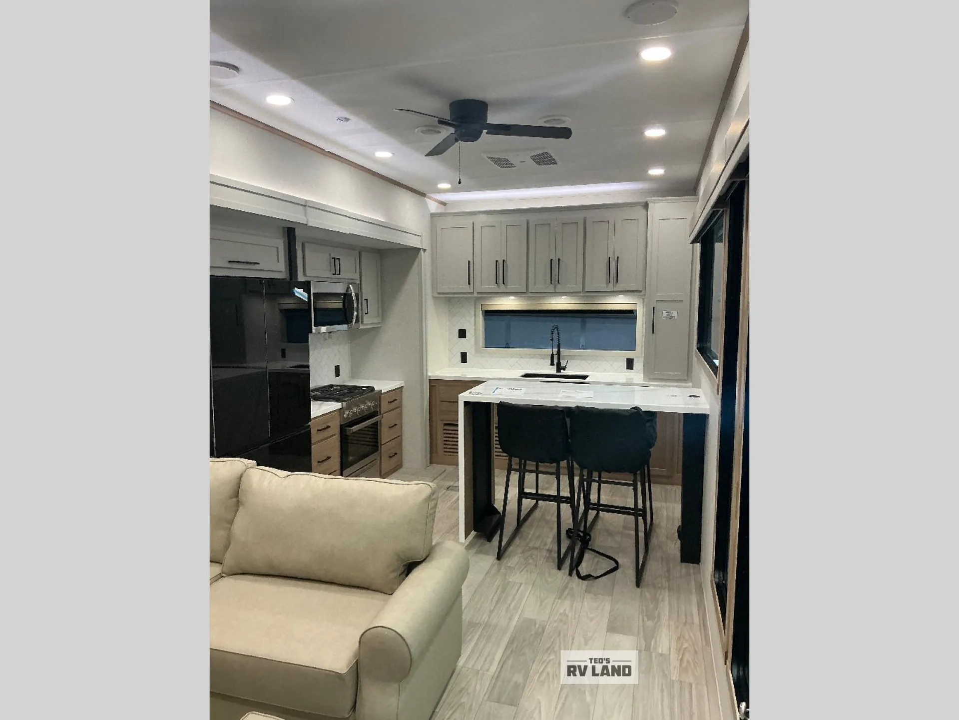 2026 Forest River Sierra Destination Trailers 422FKL — Photo 7