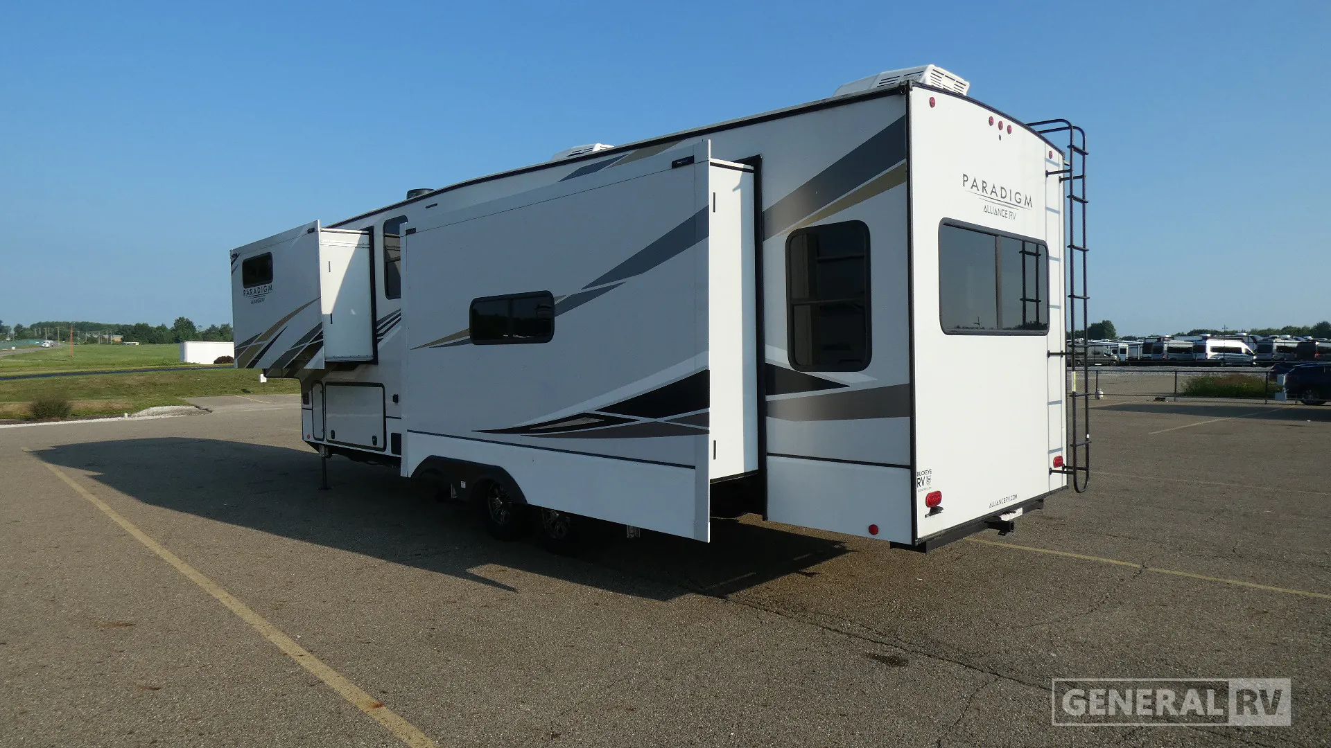 2022 Alliance RV Paradigm 340RL - Photo 4
