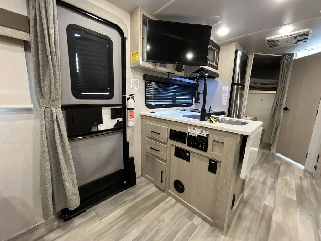 2022 Forest River Flagstaff Micro Lite 25BRDS, Photos photo 4