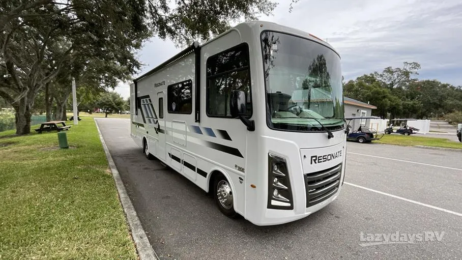 2026 Thor Motor Coach Resonate 30C - Photo 2
