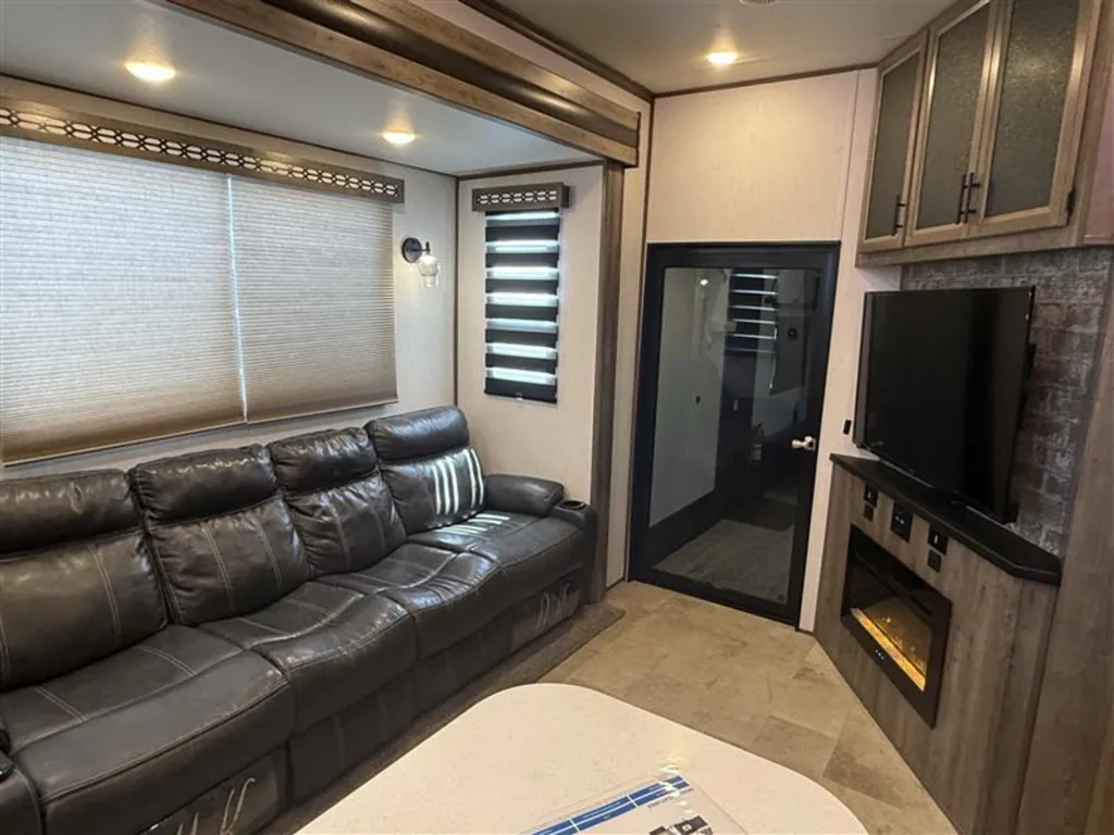 2021 Forest River Rogue Armored 351G2, Photos photo 4