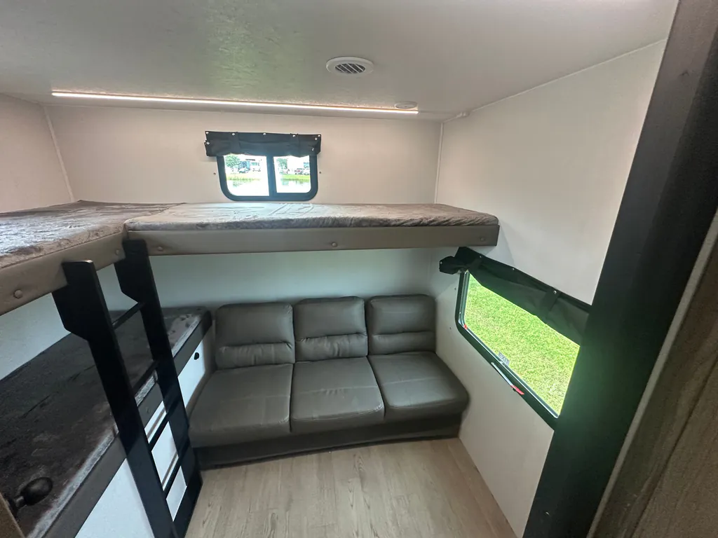 2026 Coachmen Freedom Express Select 30SE, Photos photo 36