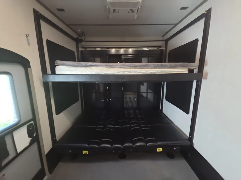 2020 Keystone Raptor 423, Photos photo 19