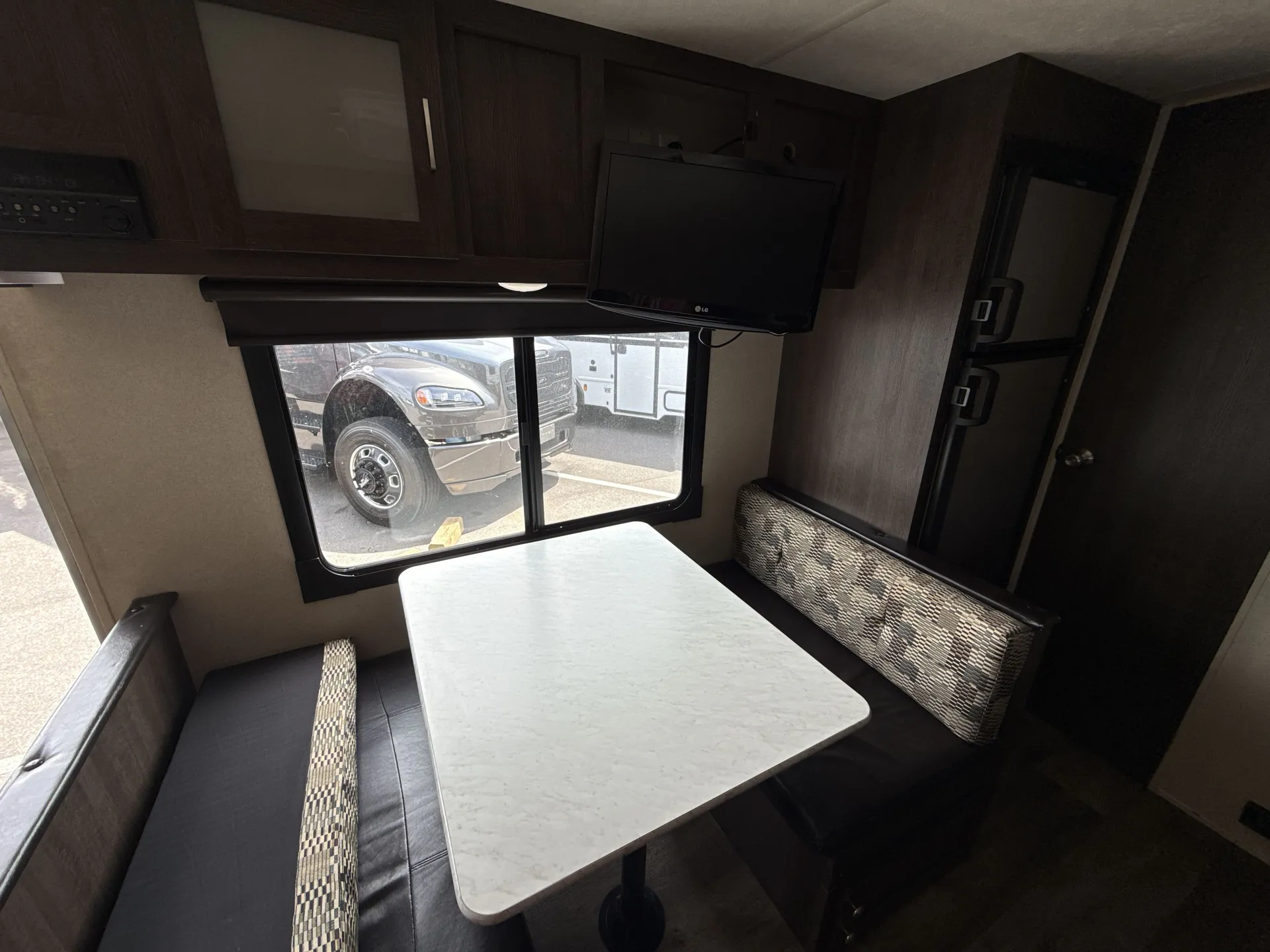 2018 Forest River Wildwood X-Lite 201BHXL - Photo 4