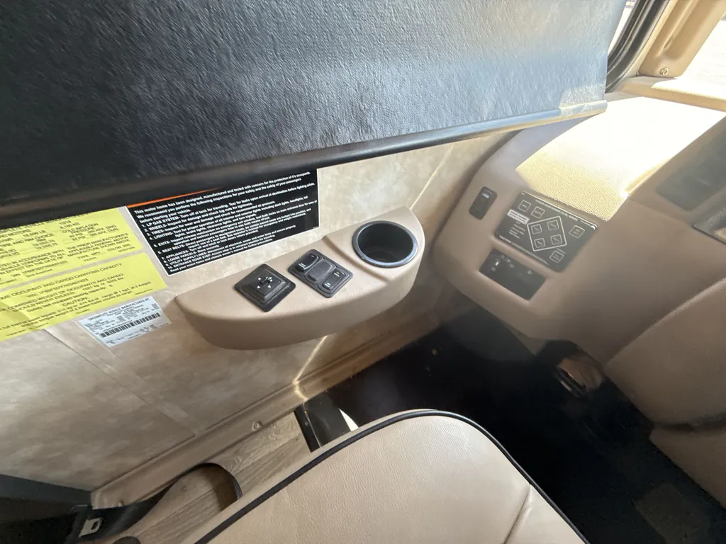 2019 Winnebago Sunstar 27P, Photos photo 28