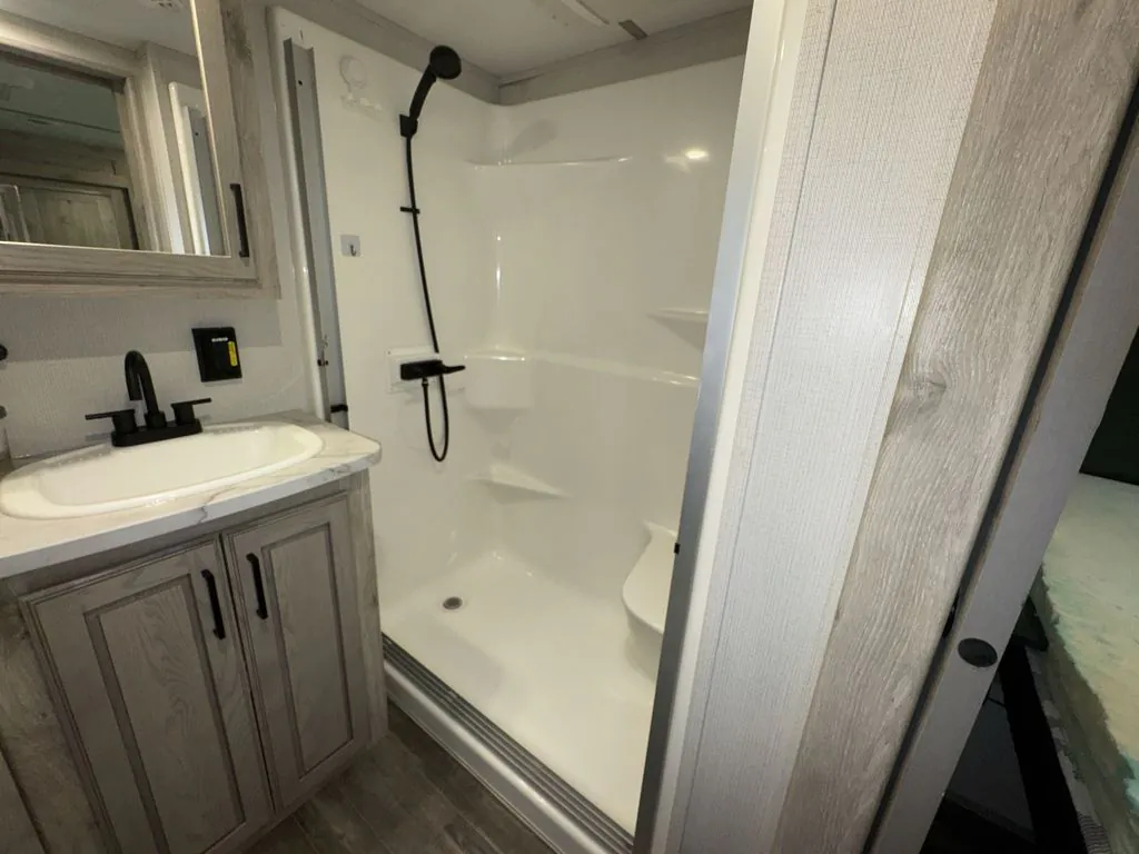 2023 Keystone Avalanche 390DS, Photos photo 28