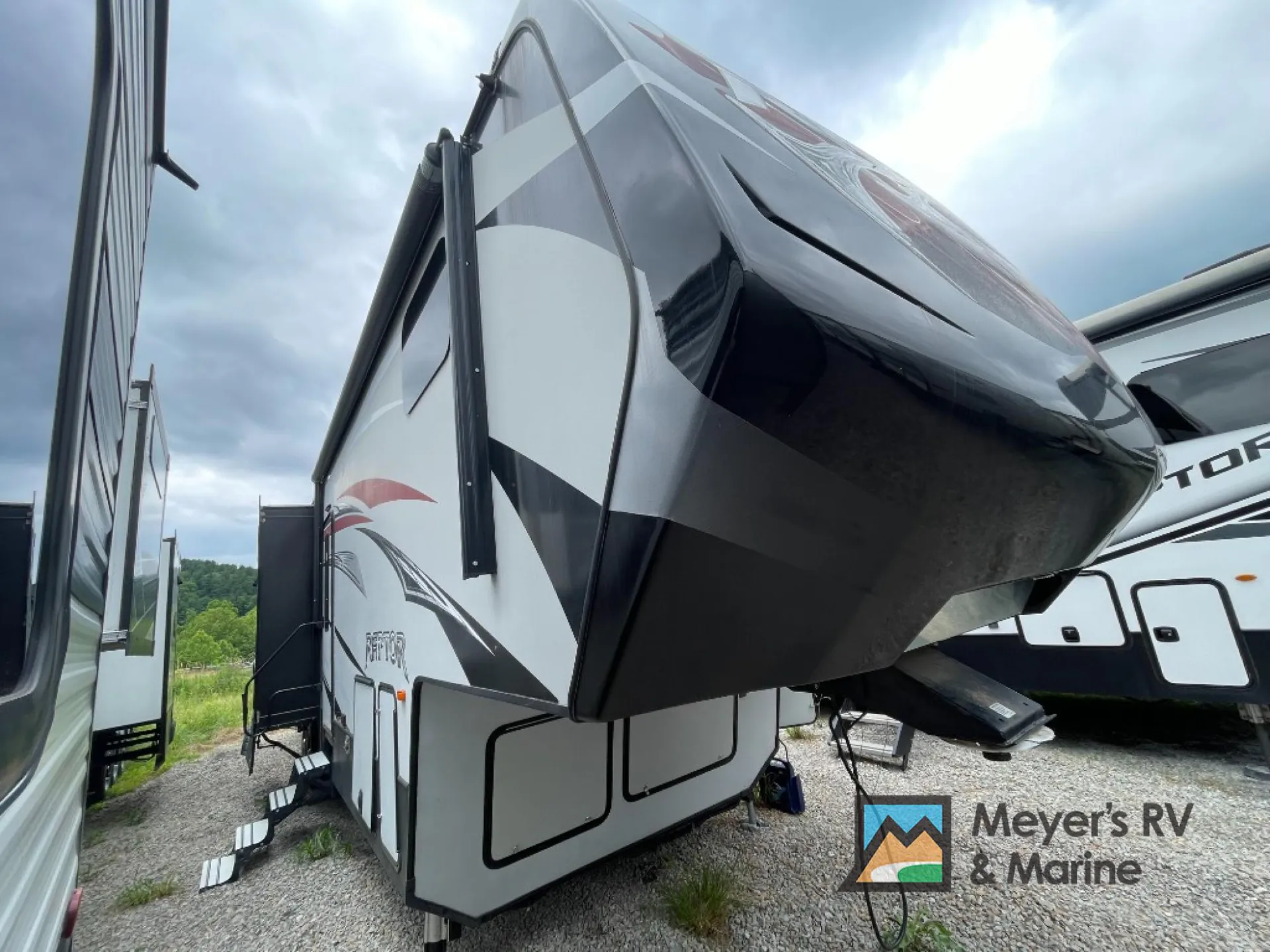 2017 Keystone Raptor 352 - Photo 2