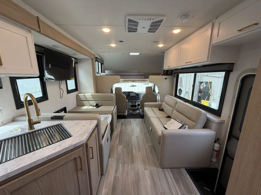 2027 Thor Motor Coach Freedom Elite 31FE, Photos photo 3