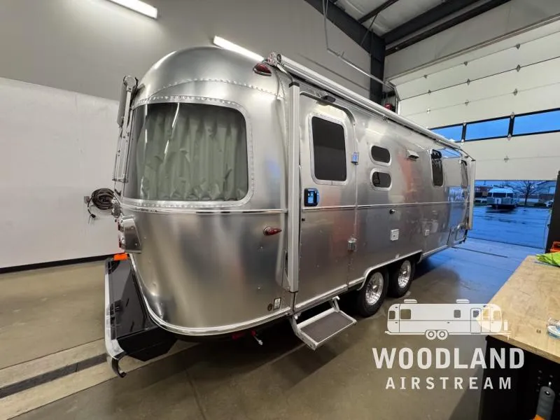 2026 Airstream Globetrotter 25FB - Photo 3