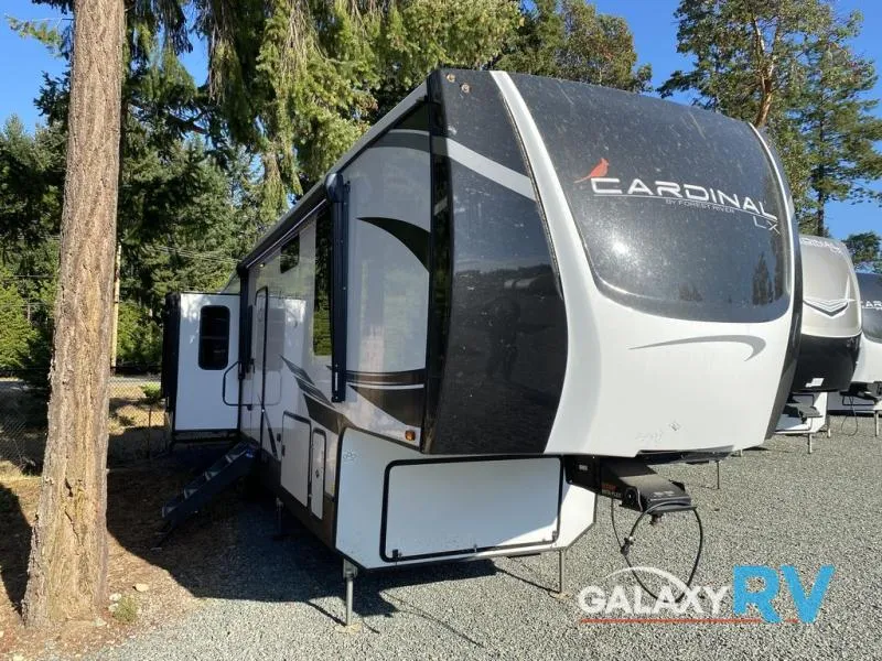 2022 Forest River Cardinal Luxury 360RLX - Photo 2