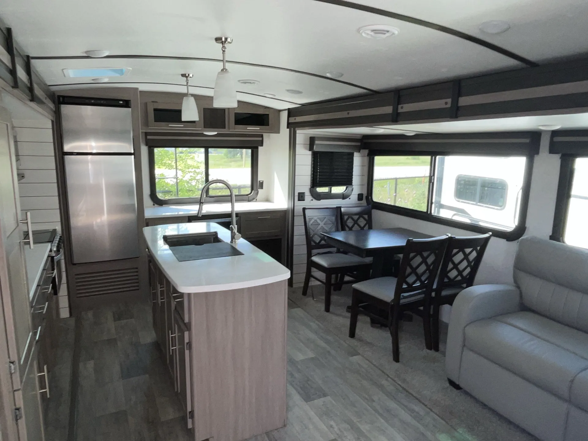 2021 CrossRoads Sunset Trail Super Lite SS285CK — living area main