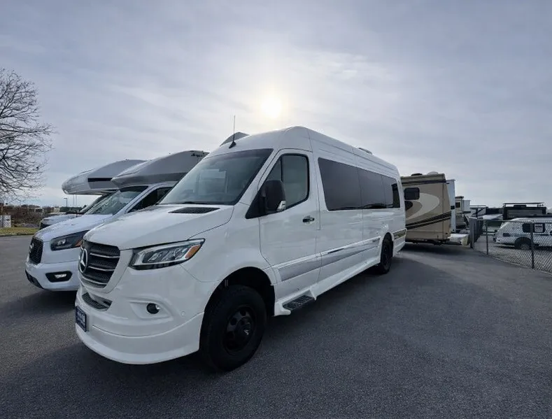 2026 Grech RV Strada-ion AWD TOUR - Photo 2
