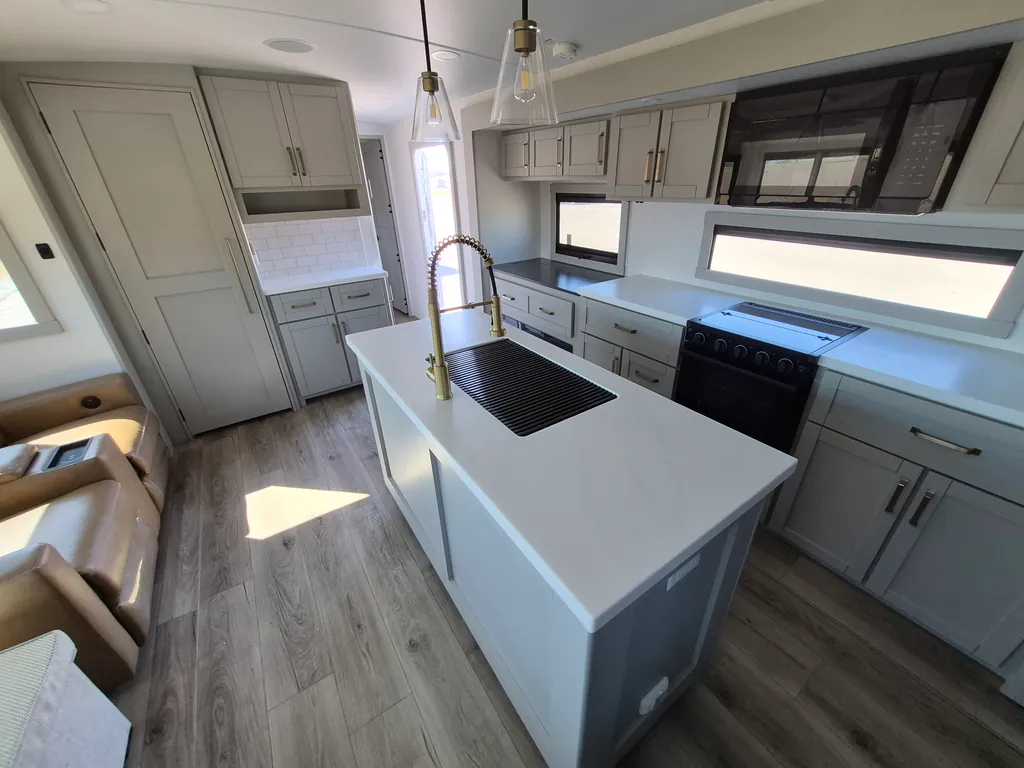 2025 Brinkley Model Z AIR 285, Photos photo 11