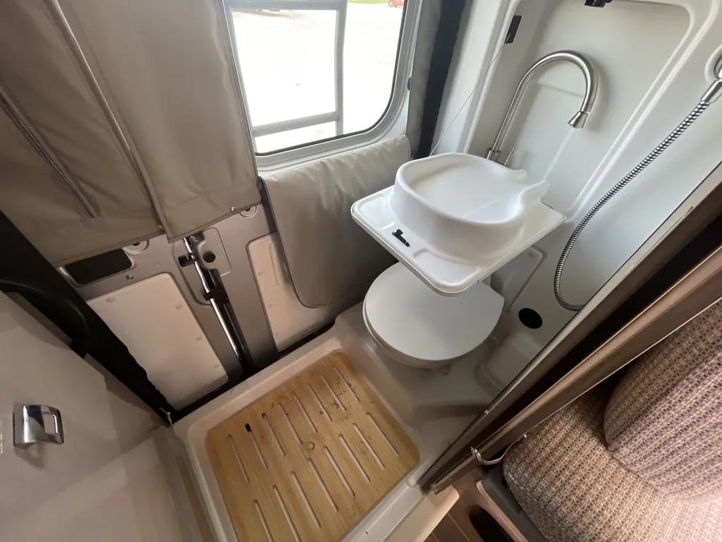 2022 Winnebago Travato 59KL, Photos photo 17