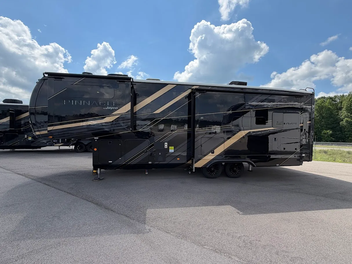 2027 Jayco Pinnacle 32RLTS - Photo 4