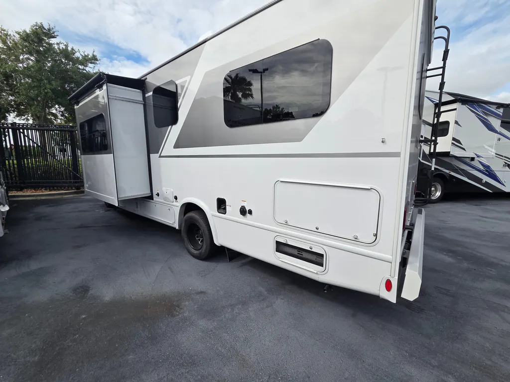 2026 Thor Motor Coach Axis 26.2, Photos photo 5