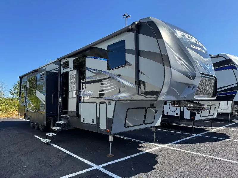 2017 Keystone Fuzion 414 — Photo 1