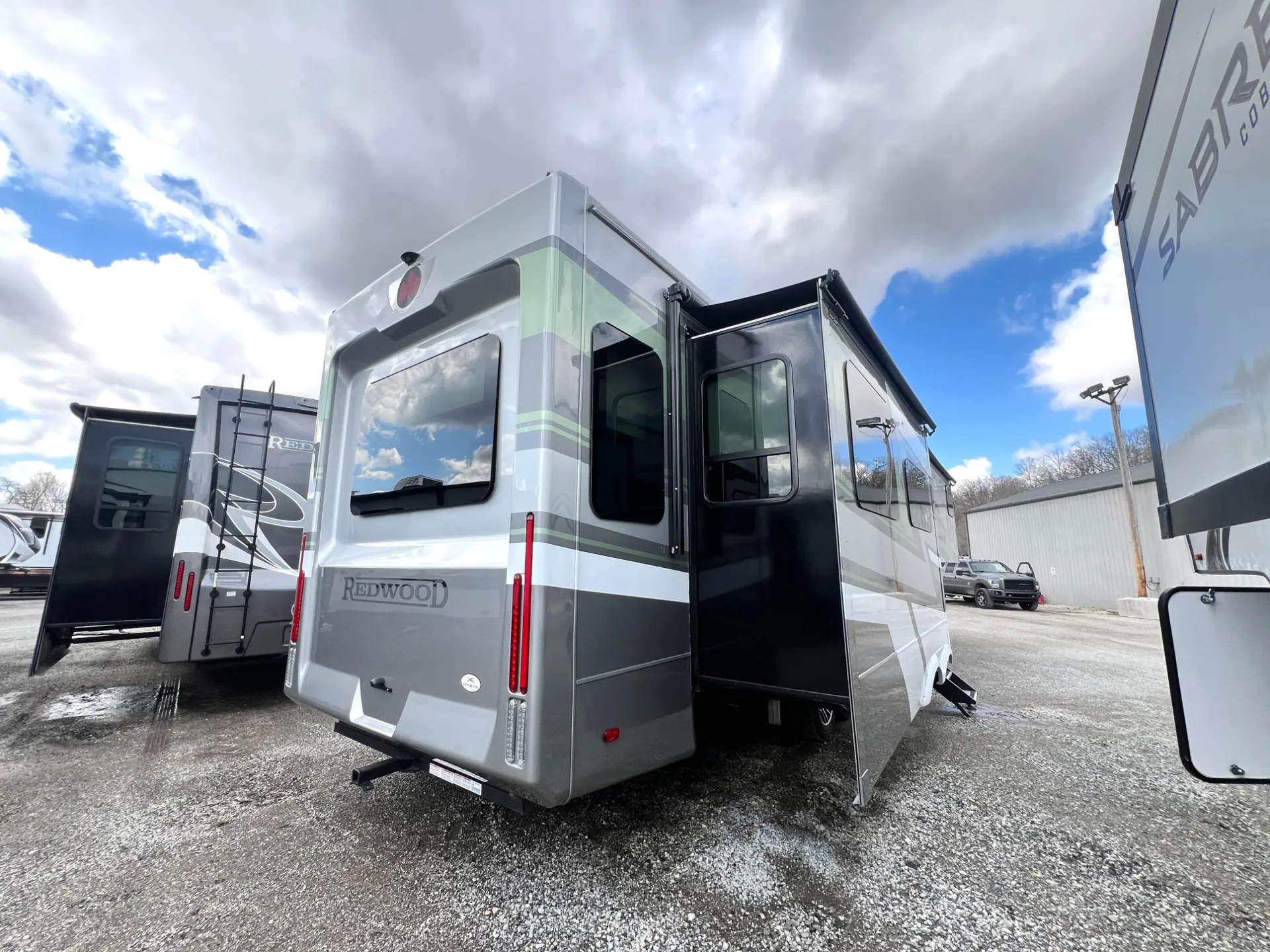 2025 CrossRoads Redwood 371RL - Photo 3