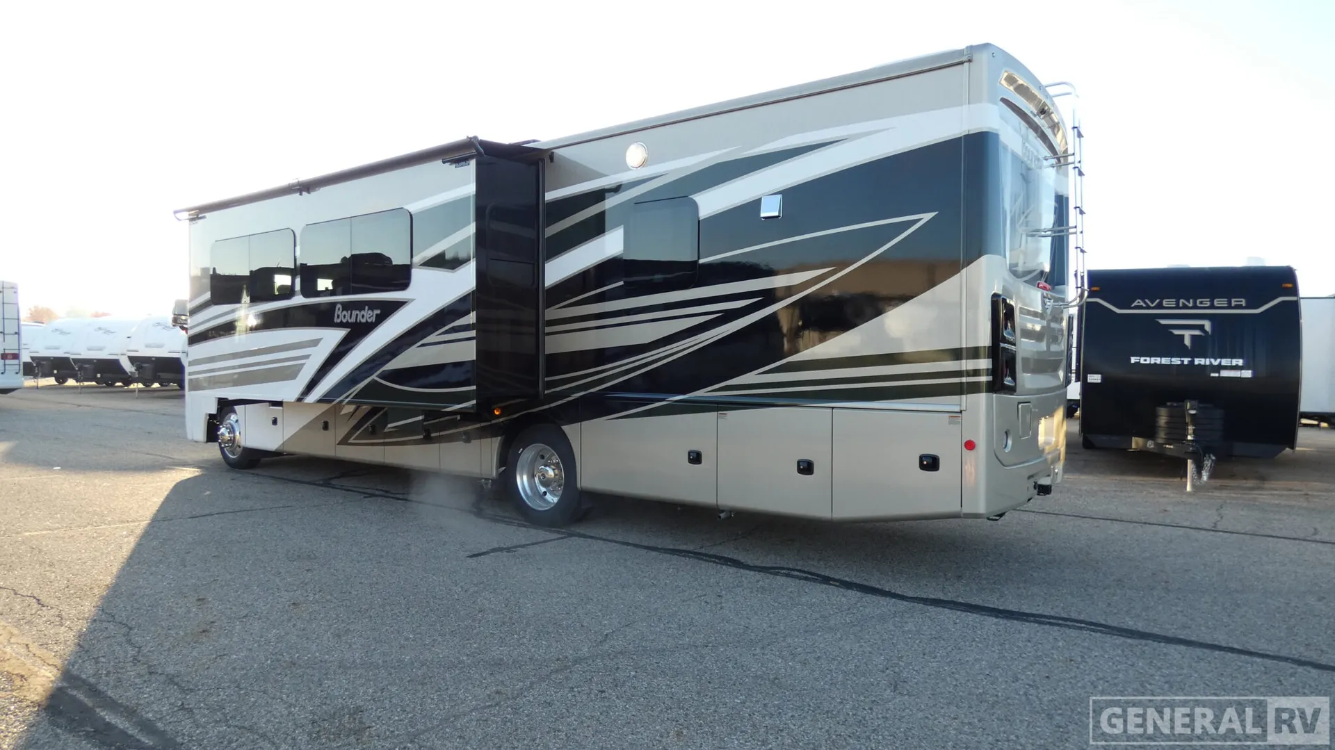 2026 Fleetwood Bounder 35K - Photo 4