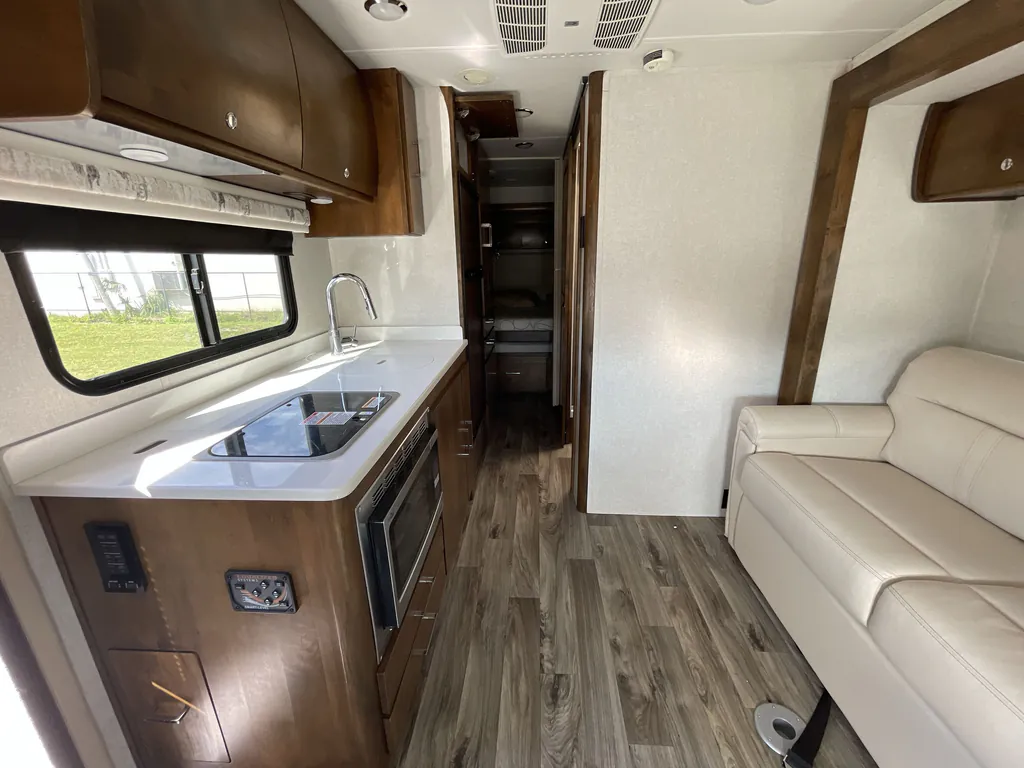2019 Tiffin Wayfarer 25 QW, Photos photo 3