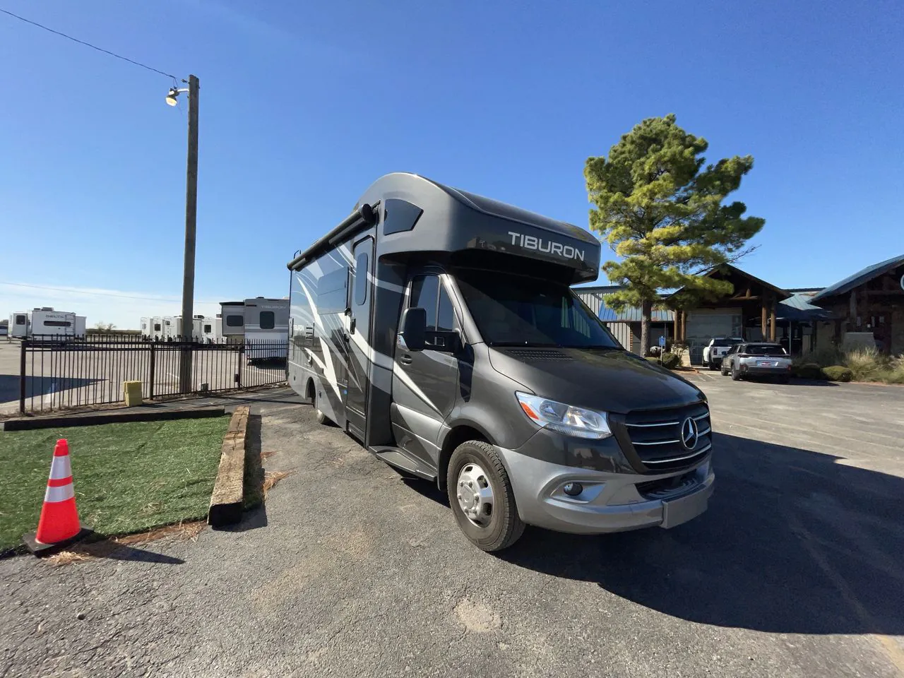 2022 Thor Motor Coach Tiburon 24FB