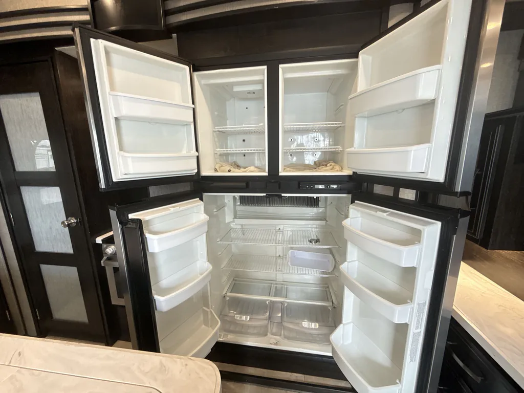 2018 Grand Design Momentum 376TH, Photos photo 8