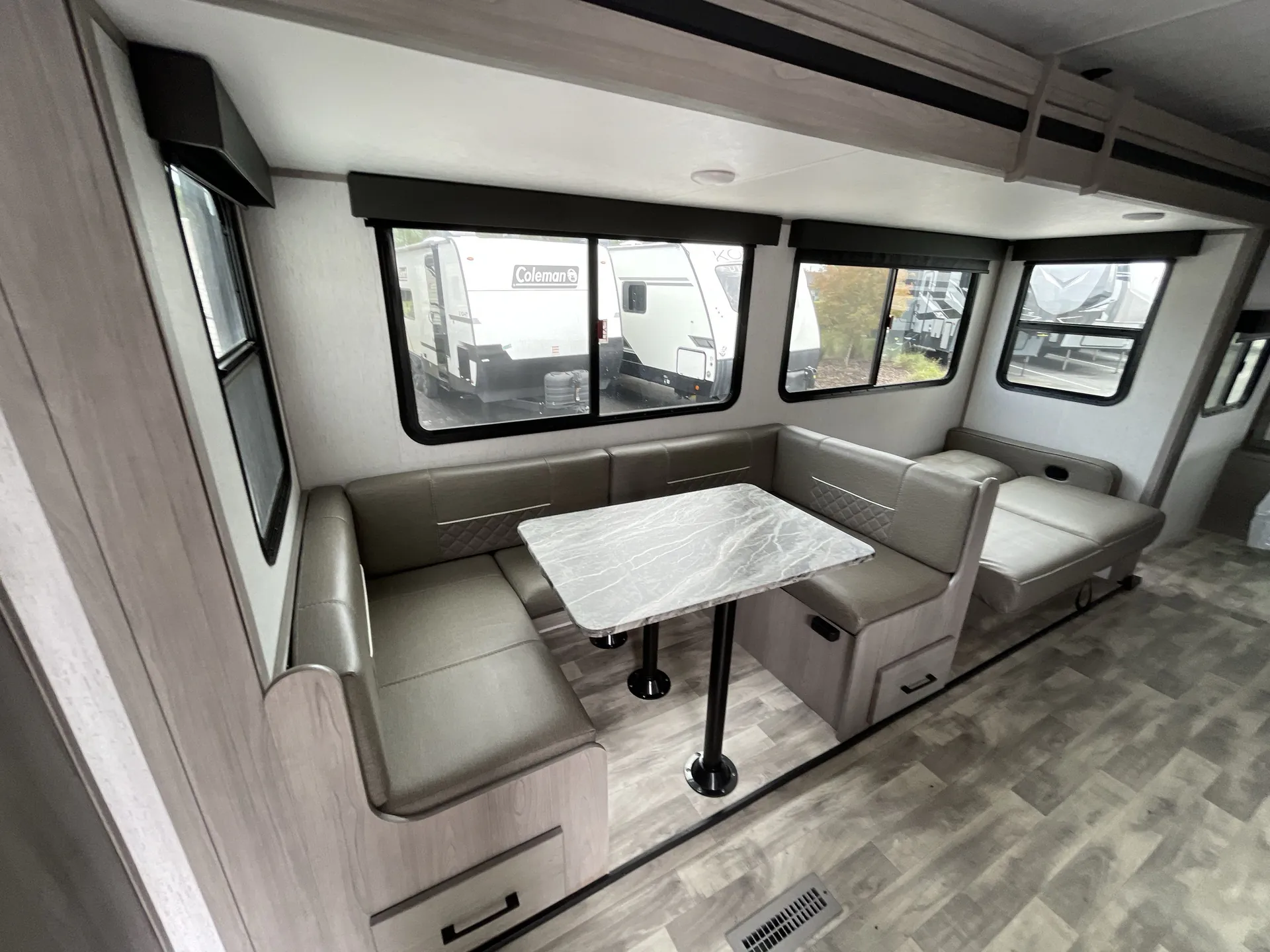 2022 Dutchmen Kodiak Ultra-Lite 289BHSL — living area main