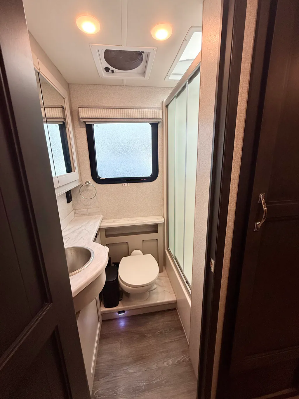 2024 Thor Motor Coach Riviera 39BH, Photos photo 14