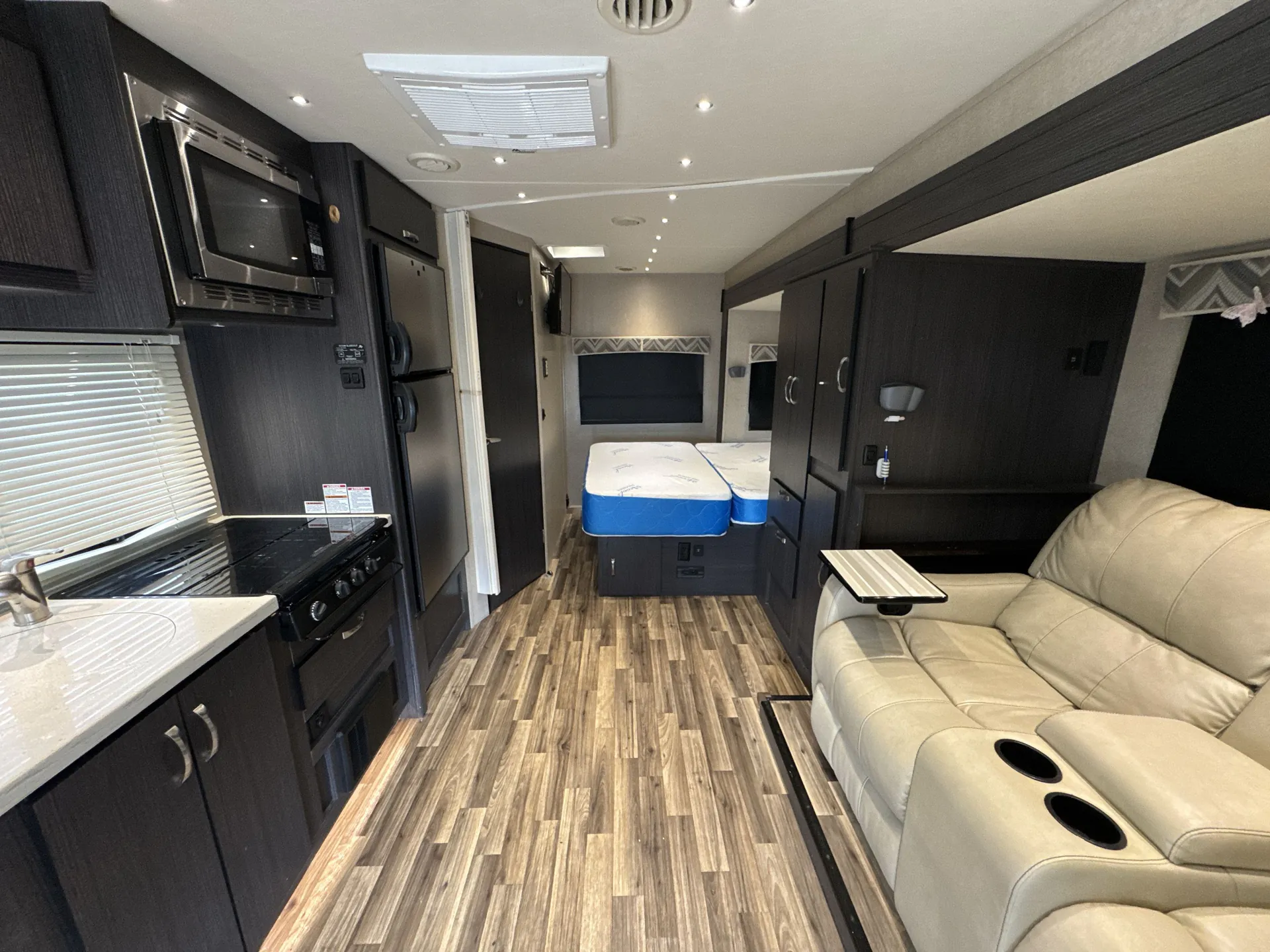 2018 dynamax Isata 3 24FW — living area main
