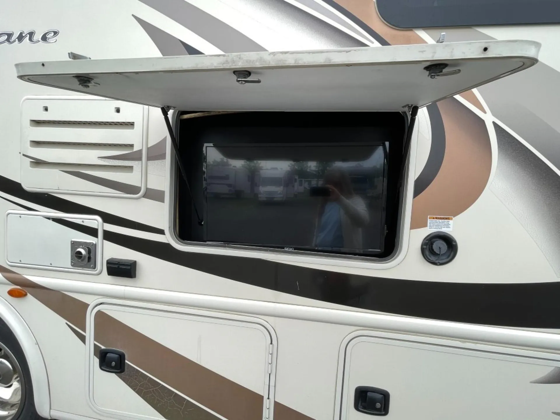 2018 Thor Motor Coach Hurricane 31S - Photo 4