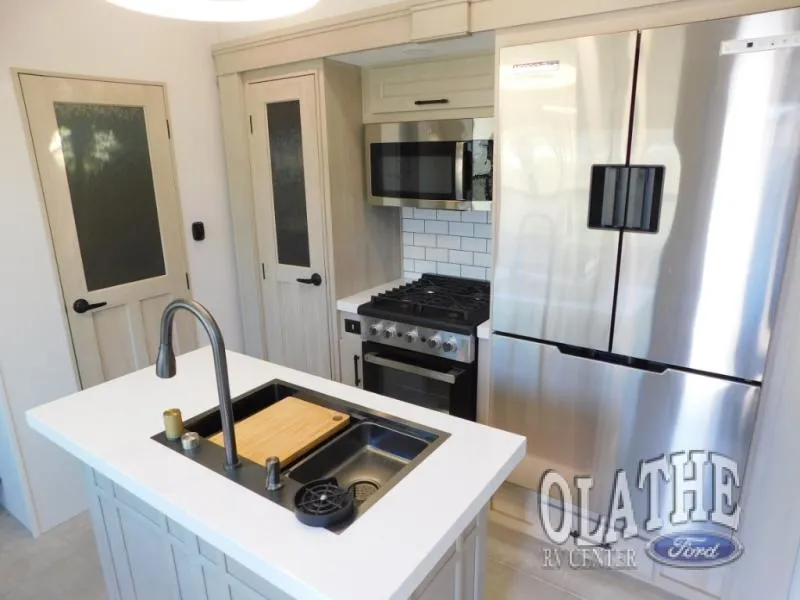 2026 Grand Design Solitude 380FL - Photo 4