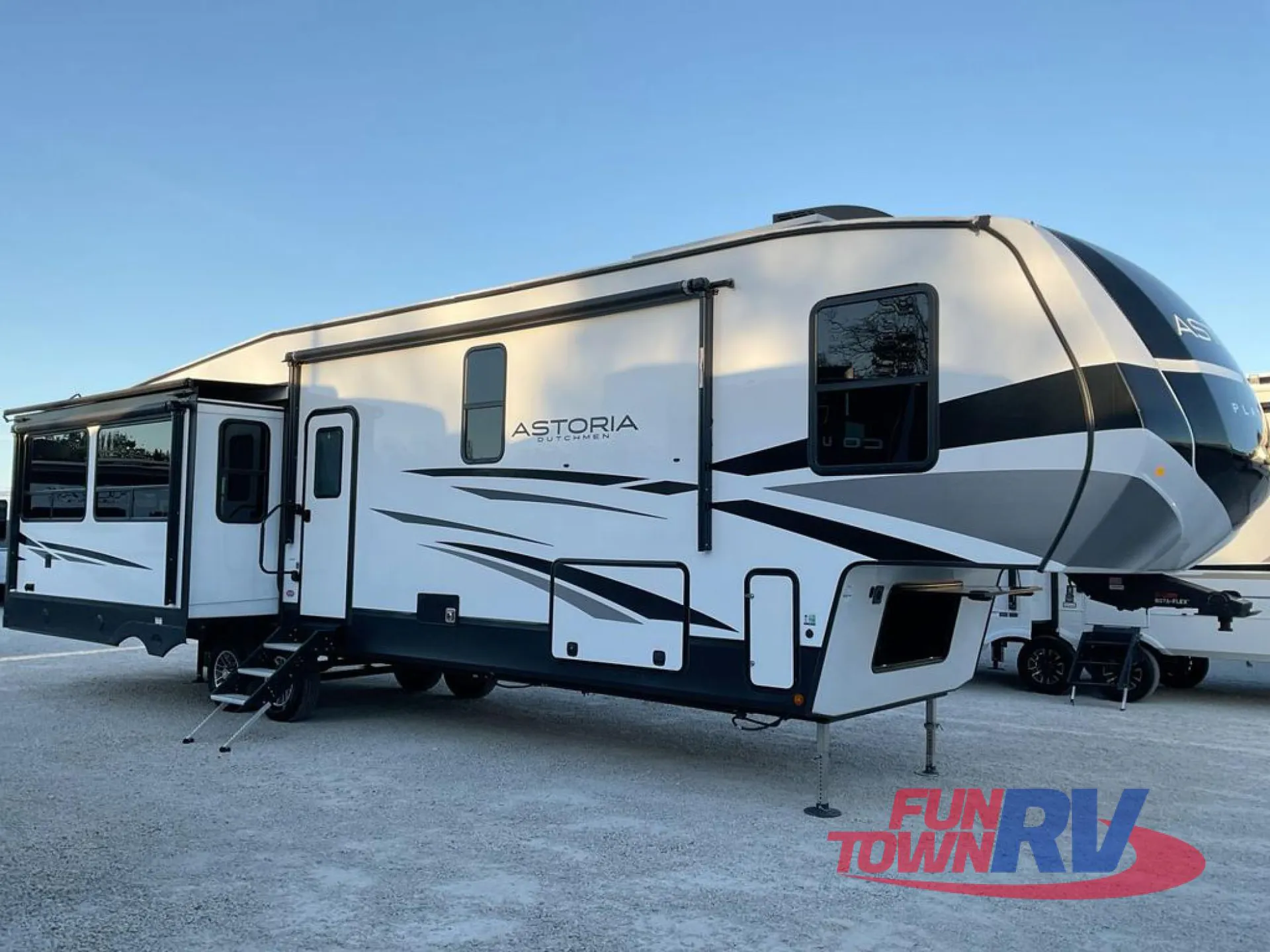 2025 Dutchmen Astoria Platinum 3553MBP dealer photo 1 from Fun Town RV