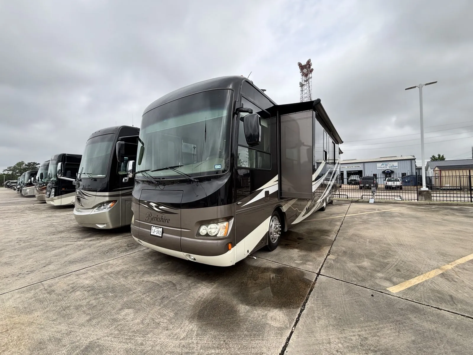 2014 Forest River Berkshire 390FL Class A Diesel - Photo 2
