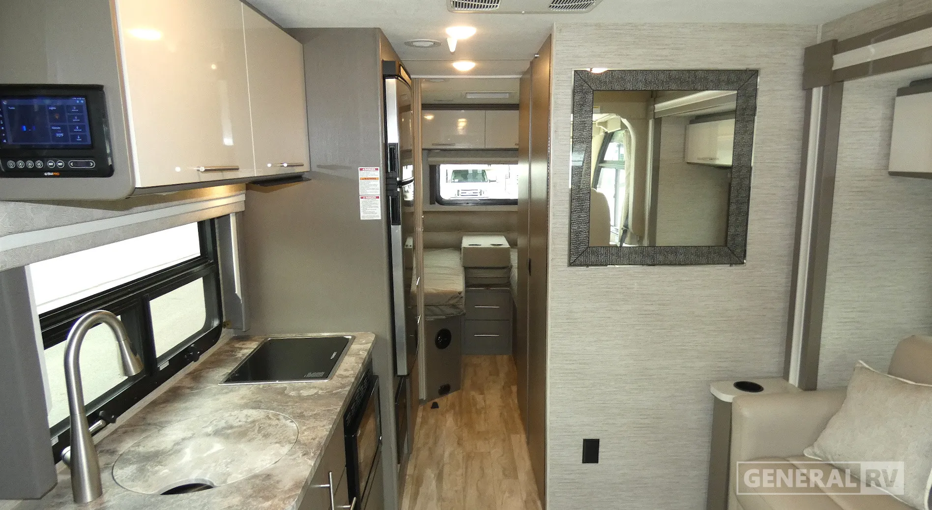 2022 Thor Motor Coach Axis 24.1 - Photo 3
