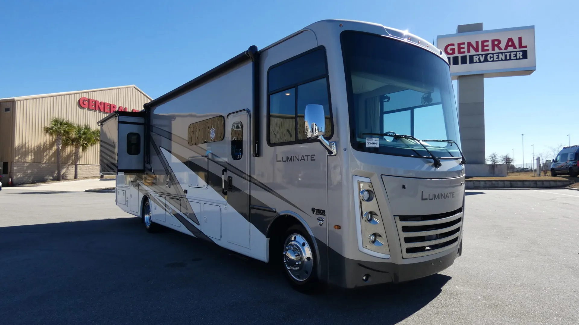 2026 Thor Motor Coach Luminate GG35 - Photo 2