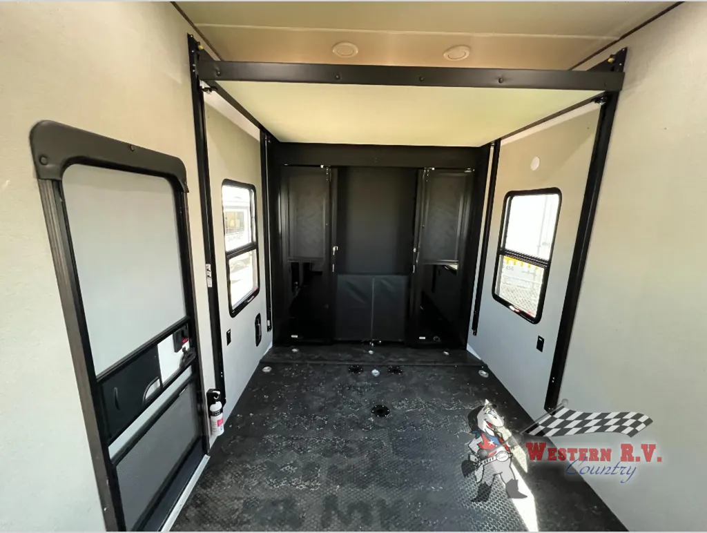2022 Grand Design Momentum 397TH, Photos photo 25