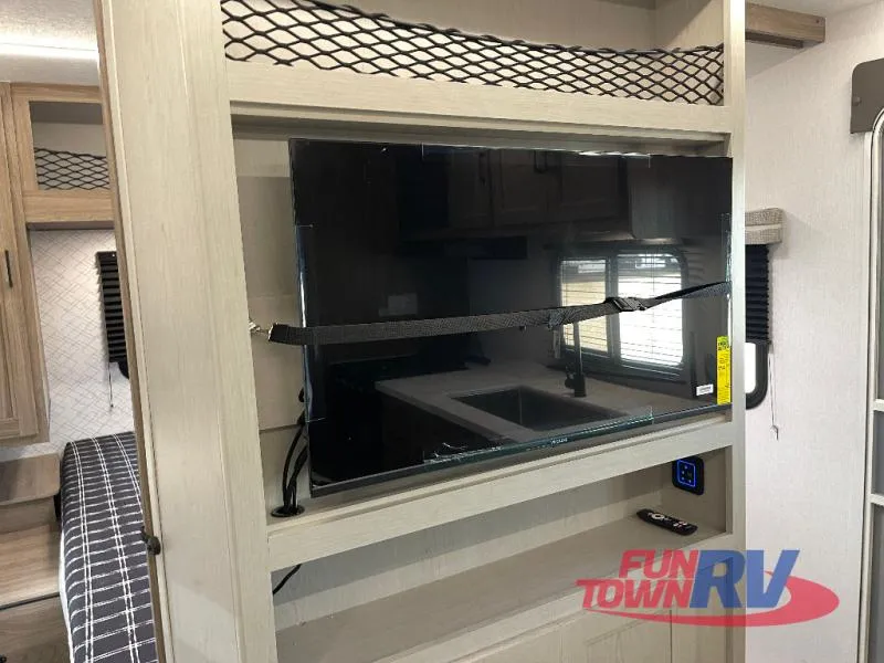 2026 Coachmen Freedom Express Select 29SE - Photo 3