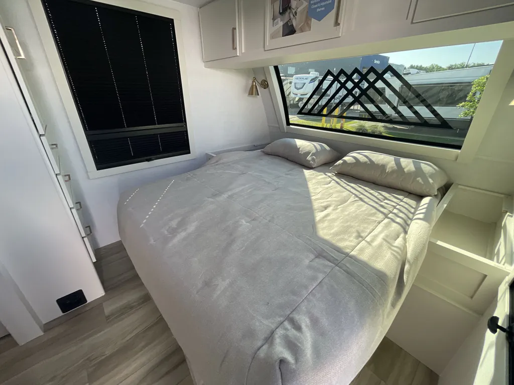 2026 Brinkley Model I 294, Photos photo 16