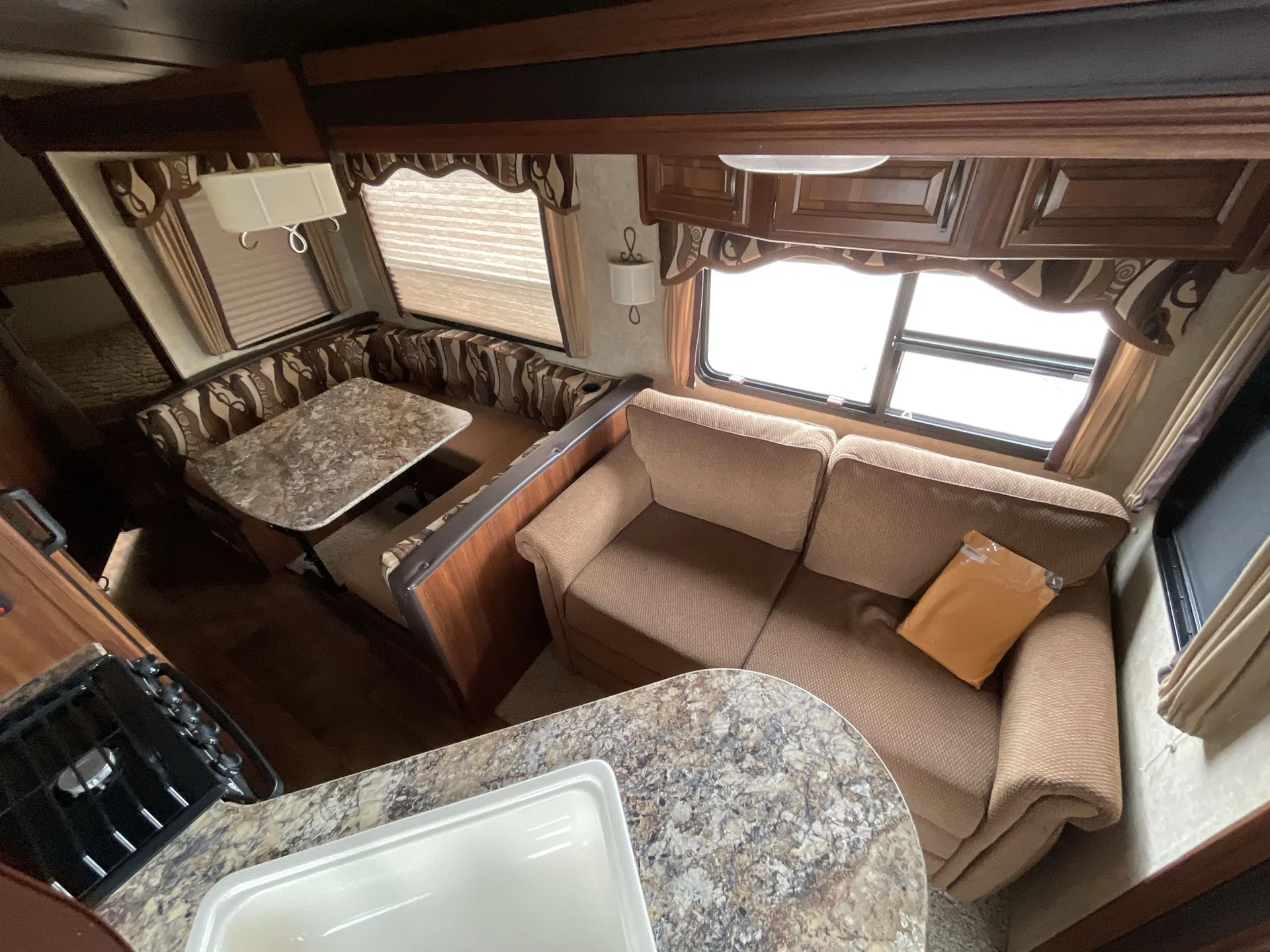 2015 Keystone Cougar XLite 28RBS — living area main