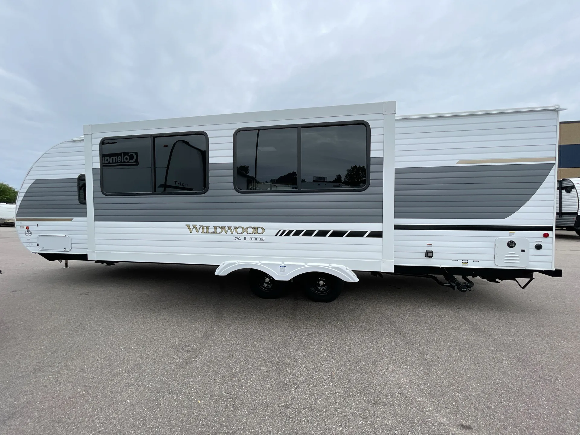 2027 Forest River Wildwood X-Lite 263BHXL — off campside