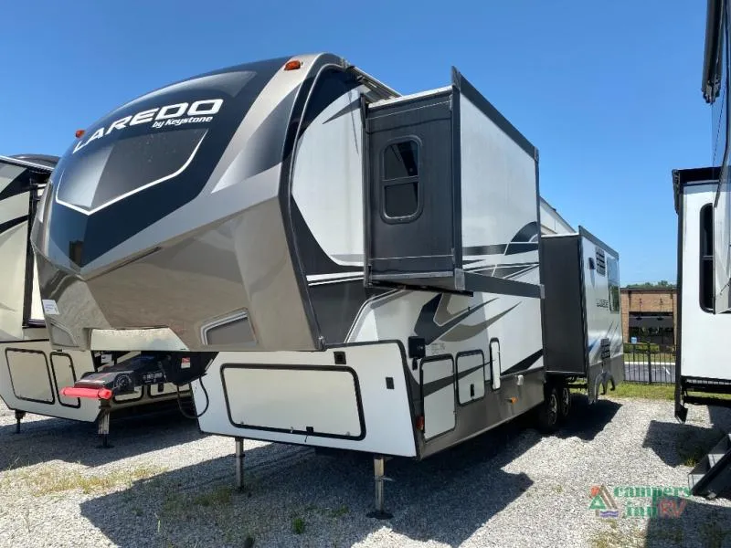 2021 Keystone Laredo 325RL - Photo 3