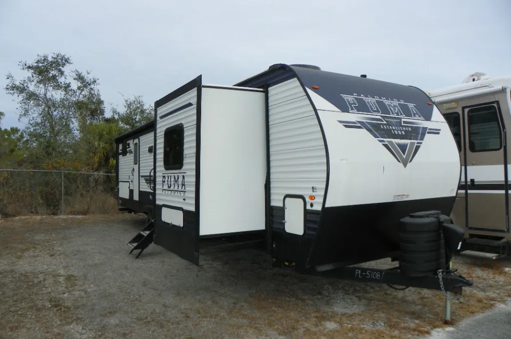 2024 Palomino Puma 32BHQS - Photo 2