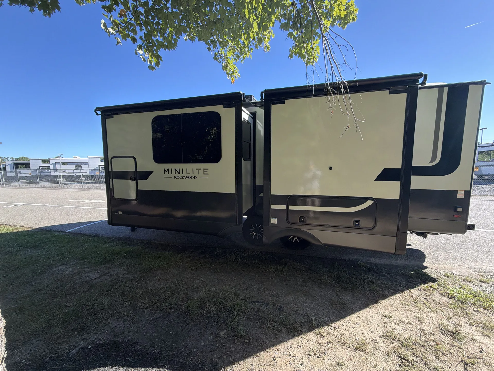 2027 Forest River Rockwood Mini Lite 2523MBR — off campside