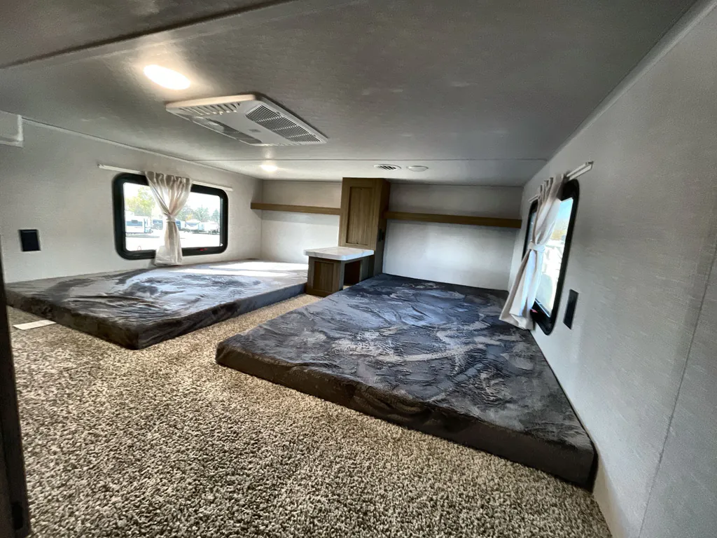 2027 Forest River Salem Villa 40FKP, Photos photo 16